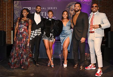 “all The Queens Men” Dazzles Viewers With Pelvic Thrusts And Peenanigans