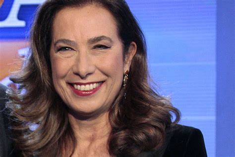 In attività dagli anni settanta, ha esordito curando diverse rubriche giornalistiche per le reti fininvest, divenendo poi uno dei volti simbolo del tg5, per il quale lavora fin dal lancio avvenuto nel 1992 Chi è Joshua Kalman, compagno della giornalista Cesara ...
