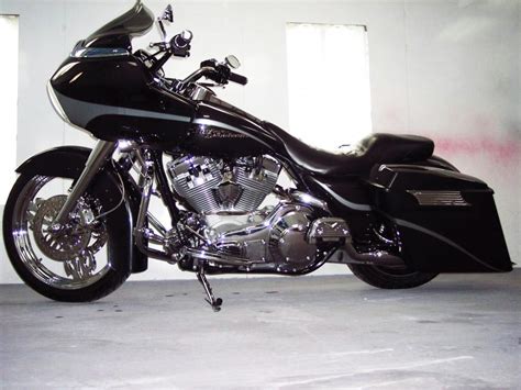 Riding motorcycles is risky enough as it is, so let's all do each other a favor by practicing some of if you're a rider that uses all four fingers for every shift, next time you're out for a ride, try using only two. Tricked Out Road Glides - Page 4 - Harley Davidson Forums