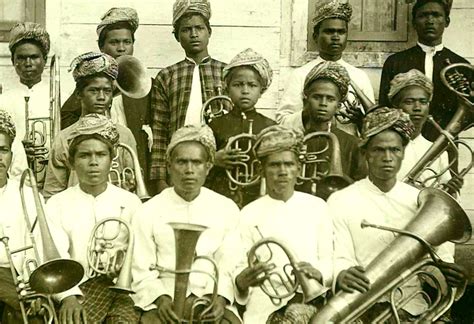 Doal (jenis pukul) doal adalah sejenis ogung/gong yg menghasilkan nada rendah. Tapanuli Selatan Dalam Angka: Sejarah Musik Batak: Musik Tradisi yang Kali Pertama Dicatat di ...
