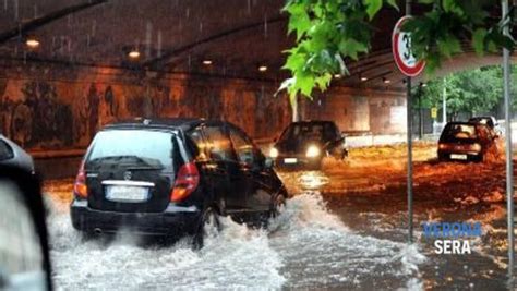 Grandinata verona | la città veneta domenica 7 luglio è stata colpita dal maltempo: DIRETTA: Grandine record a Verona: la conta dei danni