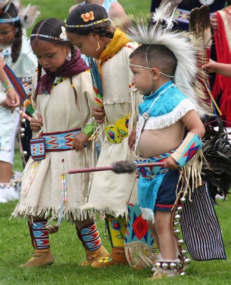 Points West Powwow Evolving Tradition Of Dance In Plains Indian Cultures
