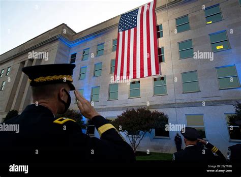Arlington Virginia 11th Sep 2021 Officers Salute An American Flag