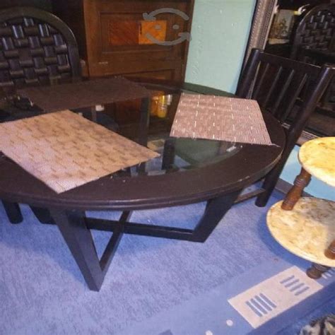 Se vende comedor para 8 personas, mesa extensible para 10 o más 4 sillas y 4 sitiales en excelente estado, solo retapizar las sillas por detalles de ecocuero. Comedor redondo 4 sillas ahorra espacio en Bustamante ...