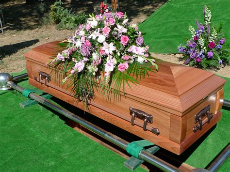 Difference Between A Coffin And Casket For A Funeral