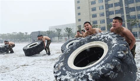 Foto Intip Latihan Polisi Militer China Di Tengah Salju Foto