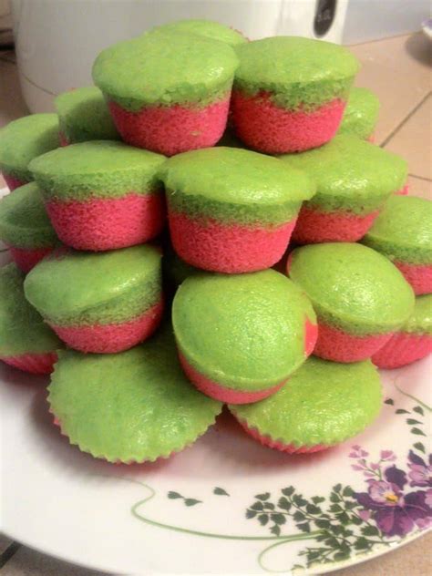 1 gelas nasi hangat, 1 gelas tepung terigu (saya segitiga biru, tepung terigu juga ok), 1/2 gelas tepung beras, 1 sendok makan fermipan, 1 gelas gula pasir, 1/2 sendok teh panili bubuk, air secukupnya (adonan sedikit kental), sejumput garam, minyak goreng untuk olesan cetakan. Resipi Apam Nasi Gebu & Mudah Ikut Sukatan Cawan. Boleh ...