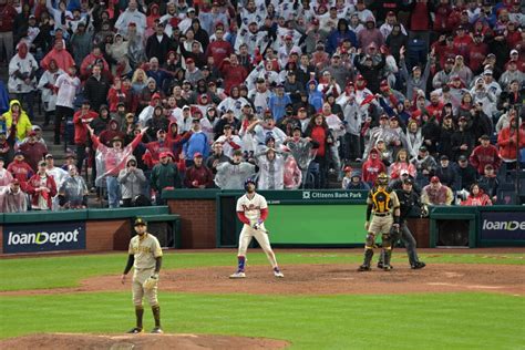 Phillies Bryce Harpers Dramatic Home Run In 9 Awesome Photos
