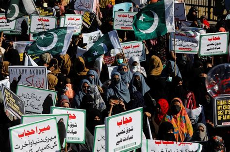 Opinion The Pakistani Defense Of A Muslim Woman In India Overlooks A