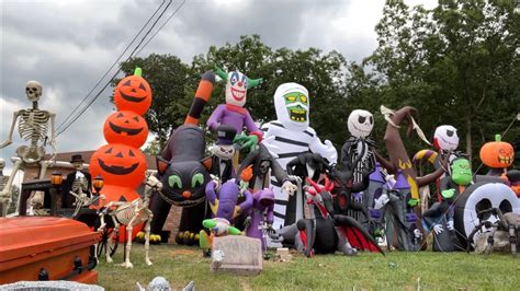 Deflating Multiple Halloween Inflatables At Once Youtube