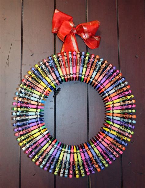 12 Cool Ways To Make A Crayon Wreath Guide Patterns