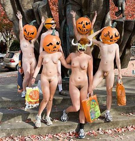Nude Halloween NUDI AL COLLEGE