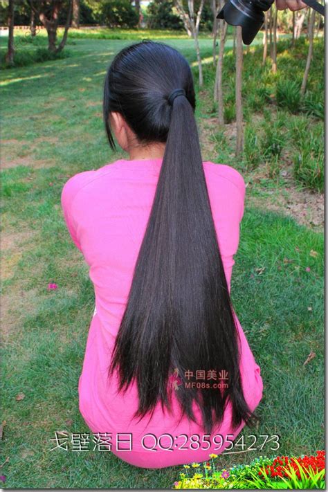 戈壁落日长发展示视频003粉衣女孩的整齐秀发14 视频中国长发