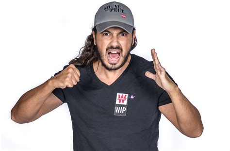 Moundir annonce qu'il ne présentera plus son émission sur w9 pour collaborer avec netflix. Moundir Zoughari est l'invité du RMC Poker Show