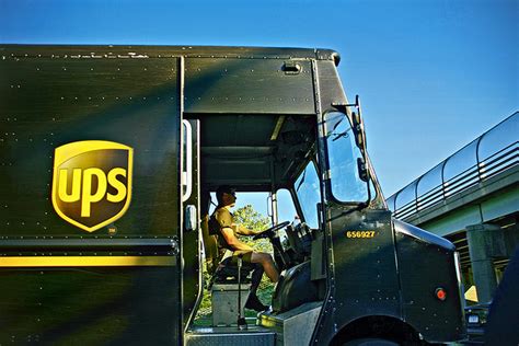 The Awesome Reason Youll Never See A Ups Truck Take A Left Turn In The