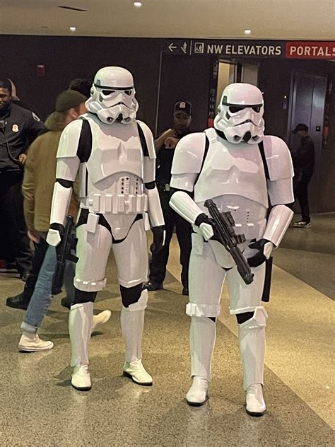 Kellie Rowe on Twitter: "Star Wars night at LCA wings by a billion