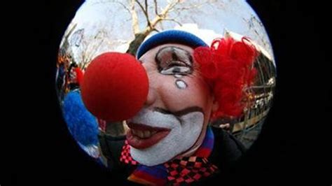 Creepy Clown Freaks Out Town Goes Viral Fox News