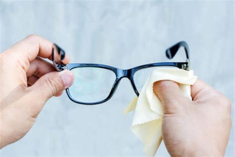 How to Clean Glasses