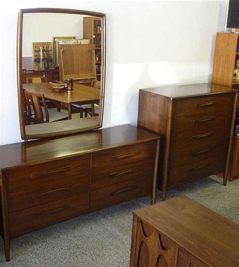 My parents purchased it as part of a set when i was in 5th grade, so it's had a good long life already. 3-Piece Broyhill Emphasis Bedroom Set Vintage Modern