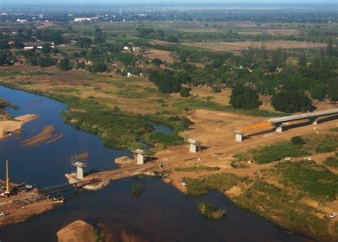 Ponte Sobre O Rio Limpopo