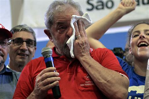Lula Chora Em São Paulo Hoje é O Dia Da Indignação Para Mim País Jornal Vs