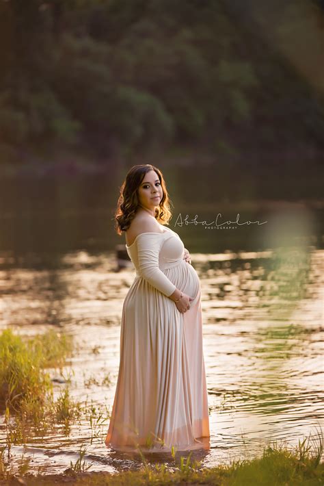 Outdoor Maternity Photography Ideas In 2021 Maternity Photography Outdoors Outdoor Maternity