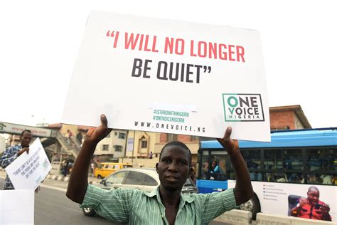 hundreds of nigerians protest against buhari government