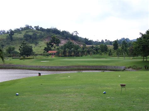 Nilai springs golf & country club evokes images of green, wide, undulating fairways surround by the lushness of local flora. Nilai Springs Golf & Country Club－Mango & Island Course