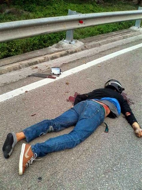 Kemalangan jalan raya sempat dirakam dashcam dan cctv yang berlaku di beberapa lokasi di sabah. 8 Gambar ngeri perompak maut dilanggar selepas merompak di ...