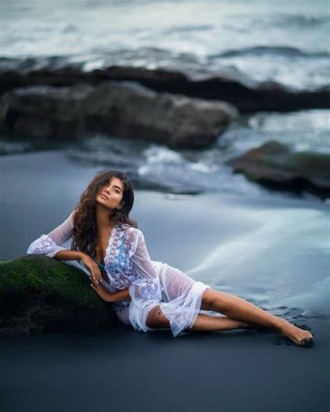 nina by irene rudnyk 500px beach photography poses outdoor photoshoot beach pictures poses
