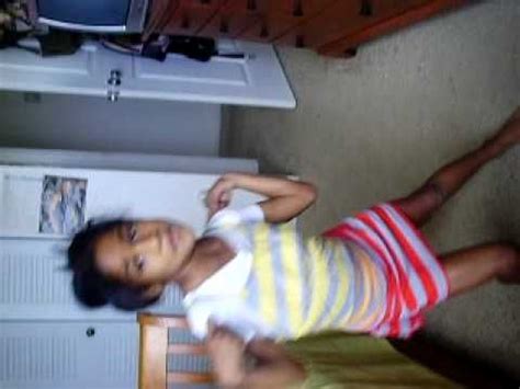 Menina de 5 anos arrasa dançando pesadão, menina de 5 anos dança ludmilla e. cukita bailando-hasta abajo | Menina dançando, Dança, Menina