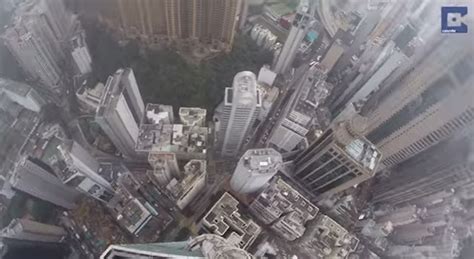 【閲覧注意】香港の超高層ビルの上からgoproで撮影した視点映像がリアルすぎて失神レベル ロケットニュース24