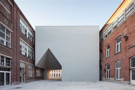 Aires Mateus Designed Structure Connects Buildings Of