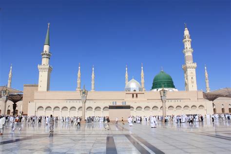 Orang yang membuat gambar kartun ini adalah kartunis, pada awalnya kartunis. KeboBlog: Wallpaper Masjid Nabawi HD
