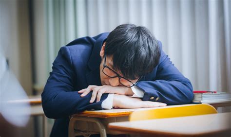 簡単に出来る授業中に寝ない方法 一流の勉強