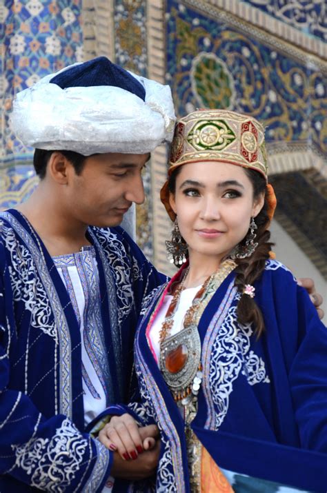 Traditional Dress Bukhara Uzbekistan Traditional Dresses Traditional Outfits National