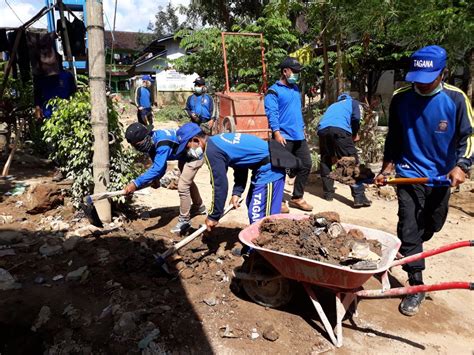 Tampilan website cek bansos kemensos. Tagana Dikerahkan Bersihkan Lumpur Banjir - Pacitanku.com
