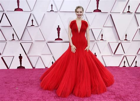 Amanda Seyfried Wore A Super Deep V Neck Red Tulle Gown To The Oscars
