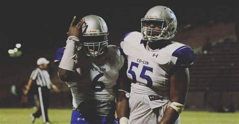 Huge 6 Foot 6 Juco De Travez Moore Announces His Commitment Fanbuzz