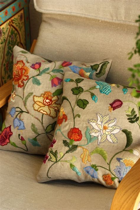 Crewel Embroidery Pillow In 2020 Embroidery Patterns Vintage Crewel