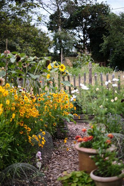 23 Magical Cottage Gardens That Cozy Up Your Outdoor Best Art Zone