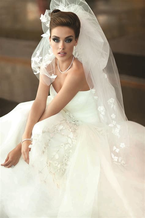 The Wedding Gown Helps The Bride Shine Las Vegas Wedding Inspiration