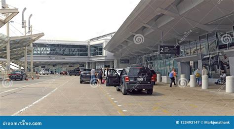 Passengers Arrive At The Departure Level At Cleveland Hopkins