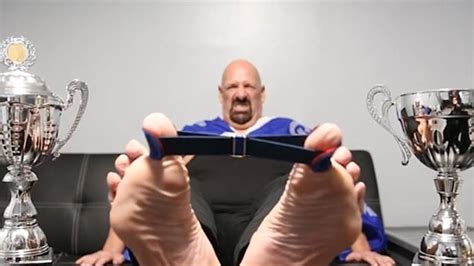 Watch 15 Time Toe Wrestling Champ Tries To Insure Toe For £1000000