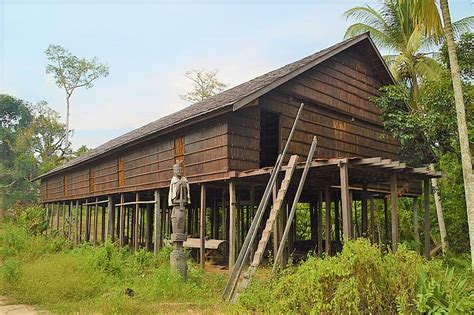 Rumah Lamin Adat Dari Kutai Kalimantan Timur Yang Melambangkan