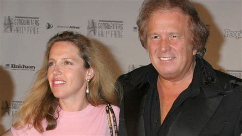 Don Mcleans Wife Files For Divorce
