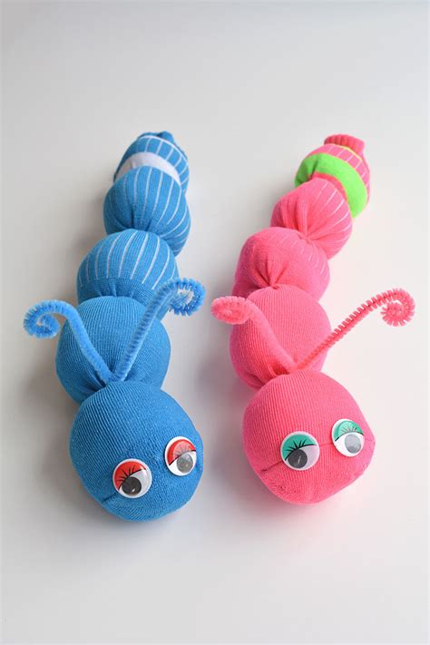How To Make No Sew Sock Worms Easy Sock Worm Craft For Kids