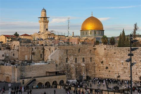 Western Wall With The Dome Of The Rock In Background Flickr