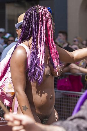 Ebony Woman Butt Naked In Public Parade Pics Xhamster
