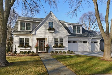 Pin By Ann Osterman On Home Exteriors Cape Cod House Exterior Facade